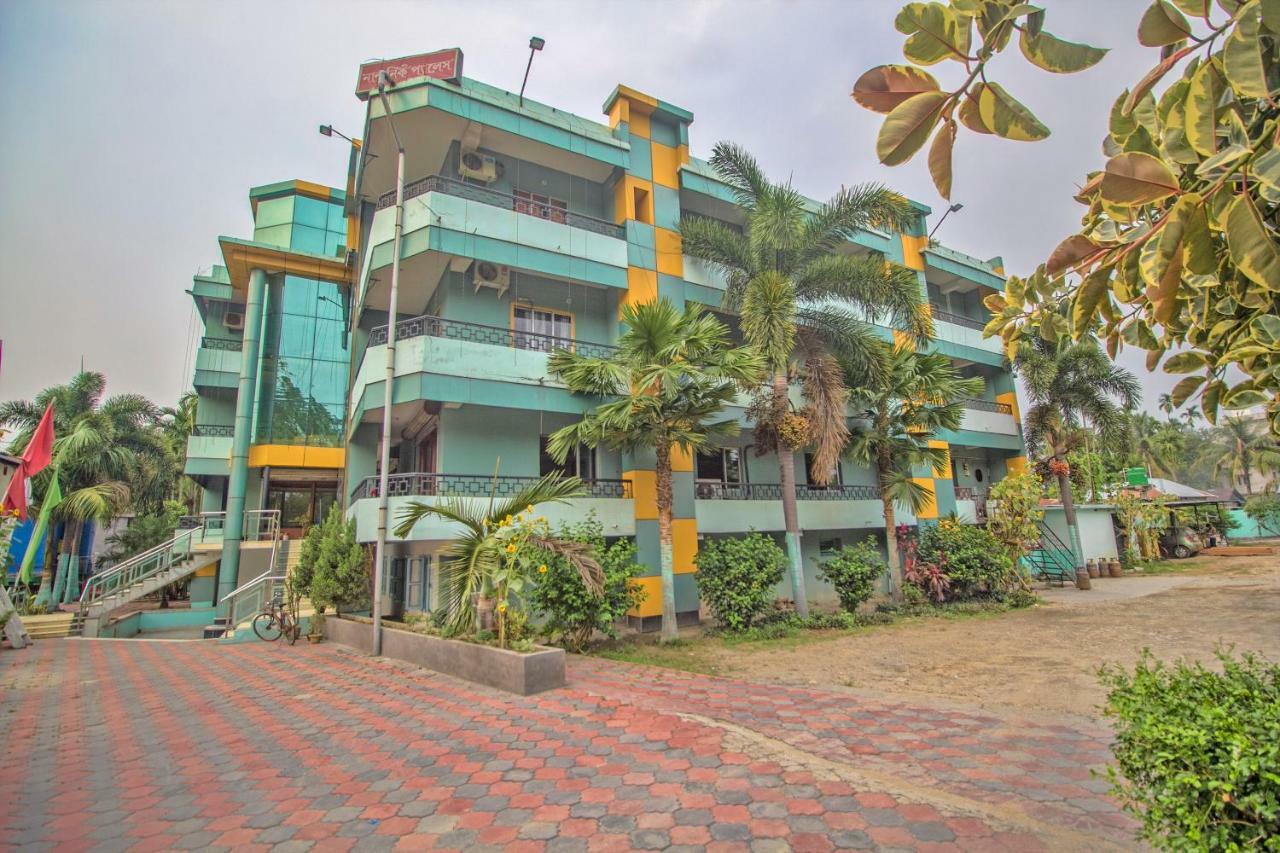 Hotel Nandanik Palace Falakata Exterior photo