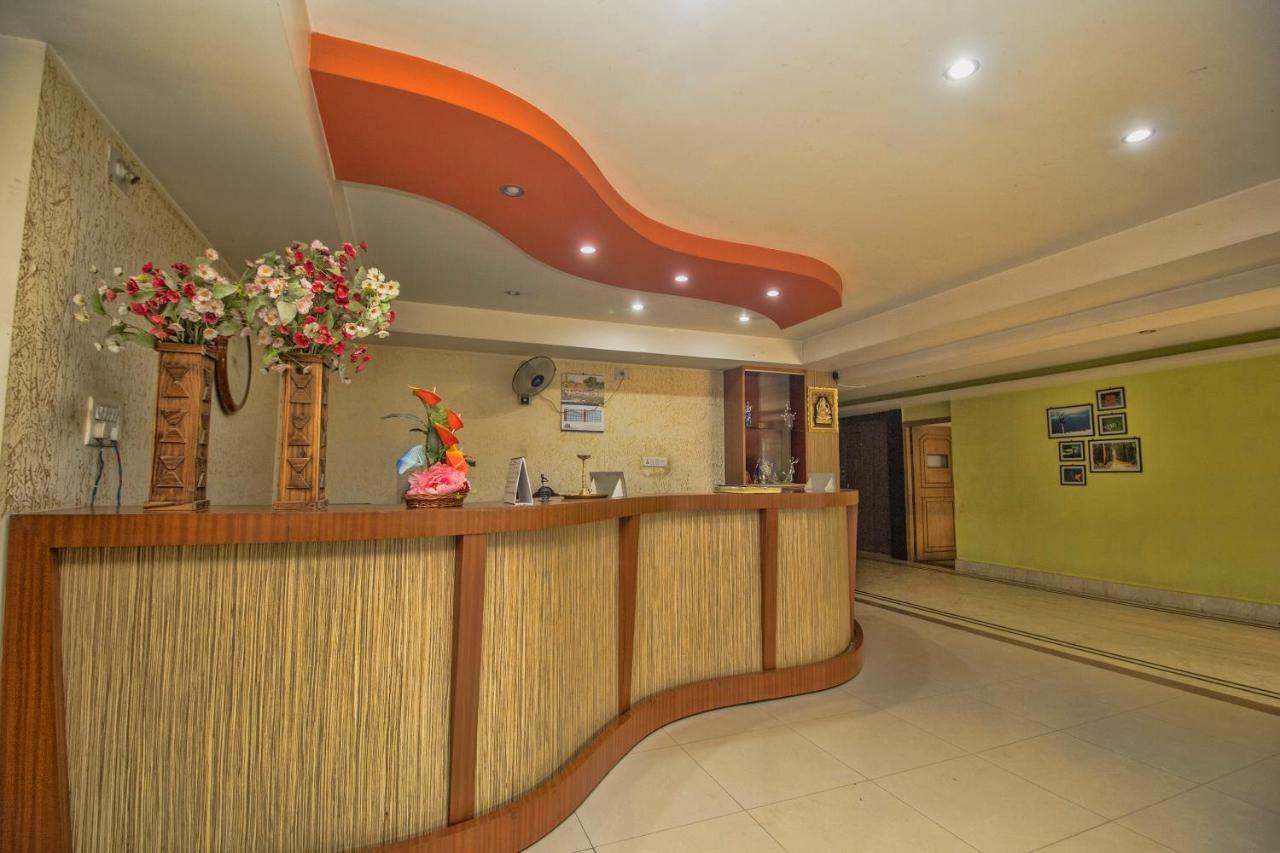 Hotel Nandanik Palace Falakata Exterior photo