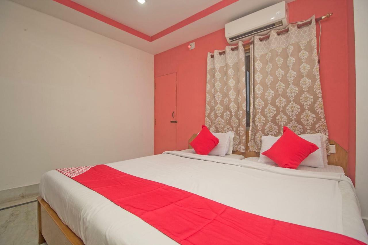 Hotel Nandanik Palace Falakata Exterior photo