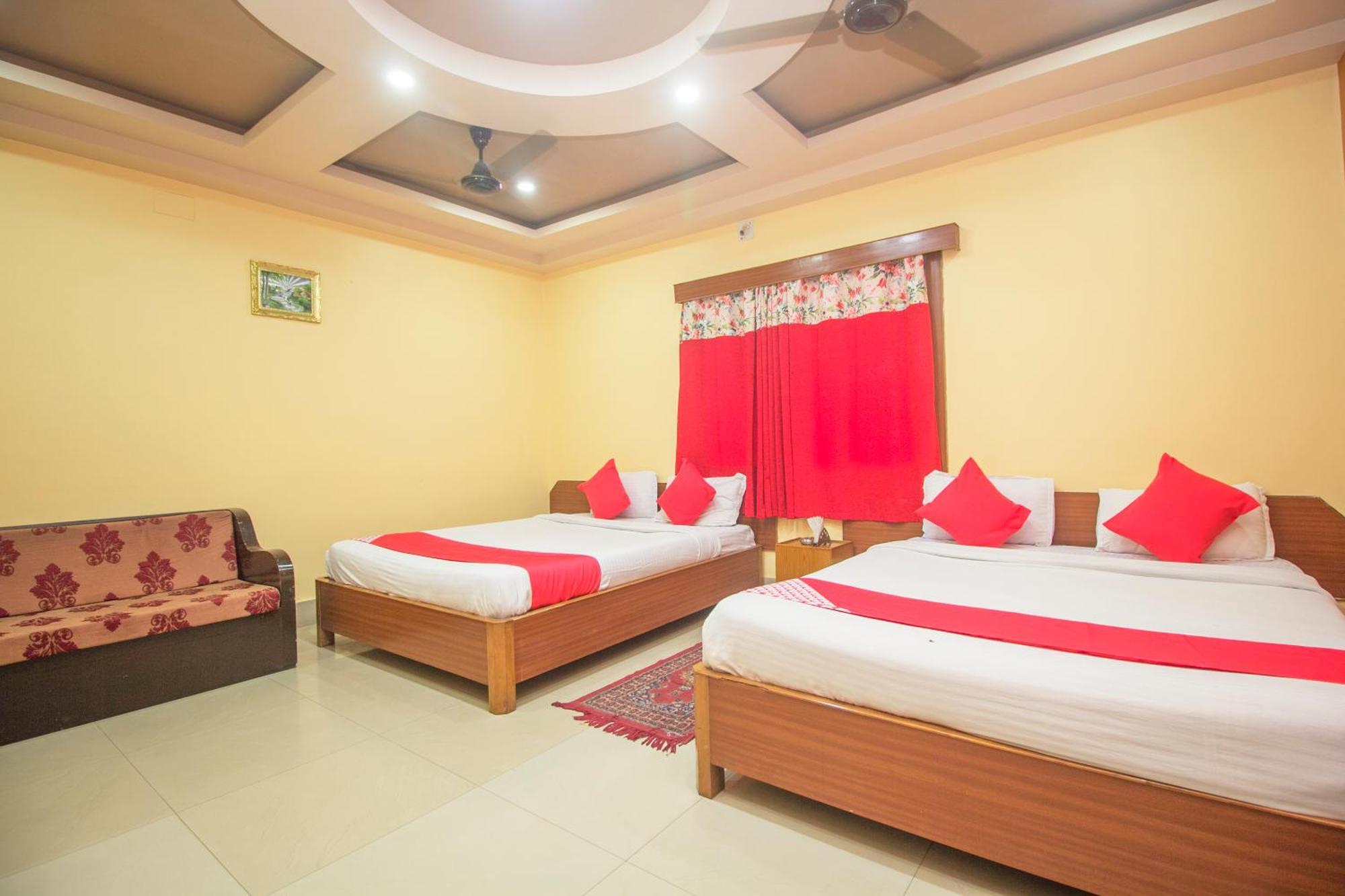 Hotel Nandanik Palace Falakata Exterior photo