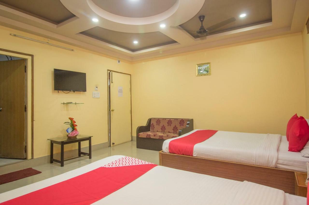Hotel Nandanik Palace Falakata Exterior photo
